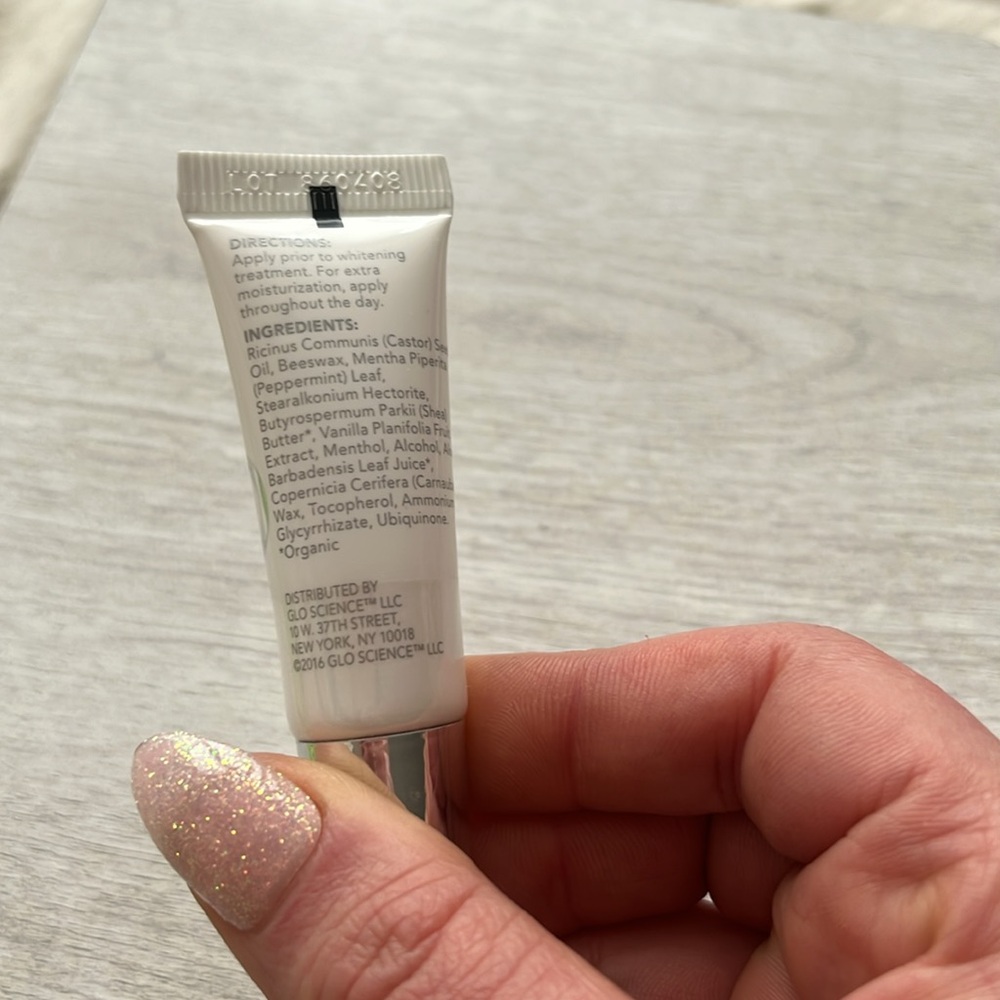 GLO SCIENCE NEW LIP GLOSS VITAMIN E SHEA ALOE VANILLA NOURISHING HYDRATING BALM - Picture 3 of 4